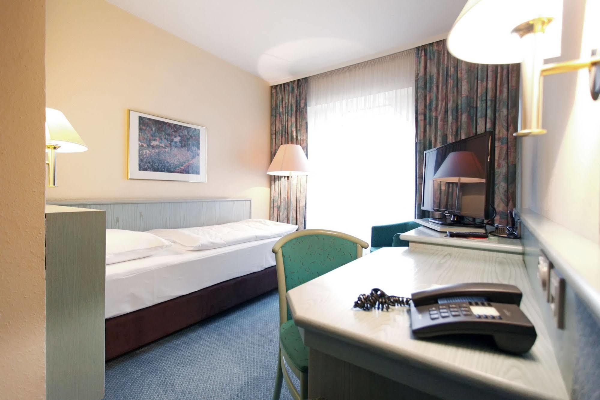 Отель Mercure Zuffenhausen Штутгарт